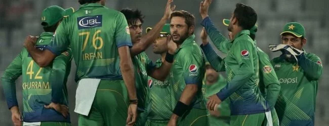 Pakistan overcome hiccups for seven-wicket win