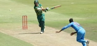 Kohli 112 bests du Plessis 120 as India go 1-0 up